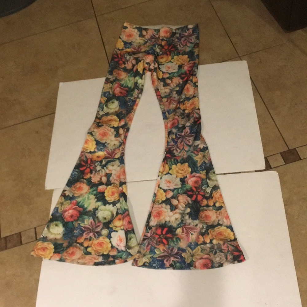 Vintage Beautiful flourish pants 🔥🔥 - Picture 2 of 3